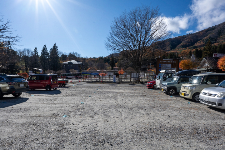 菅の台バスセンター駐車場