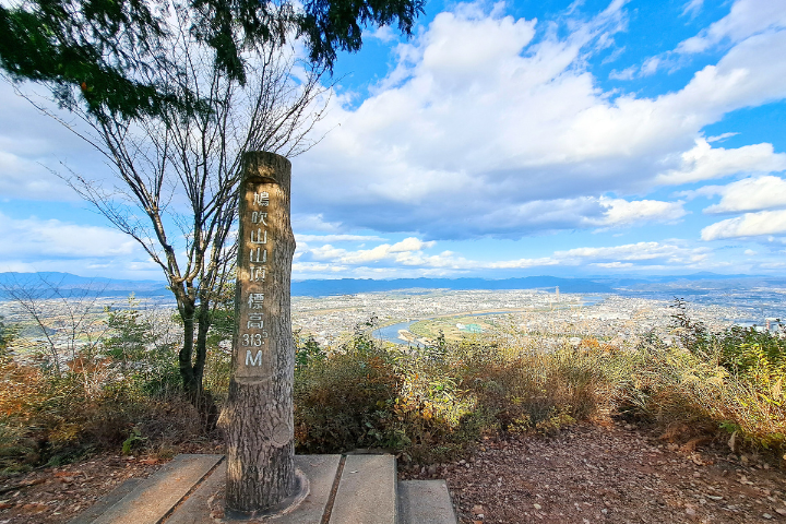 鳩吹山の山頂