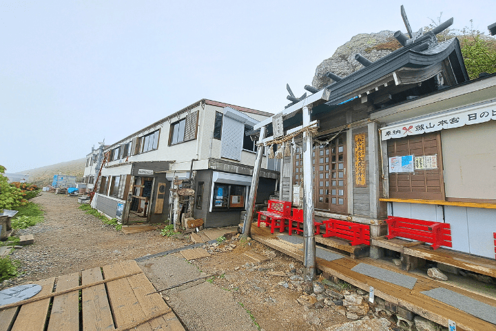 ヒュッテと神社