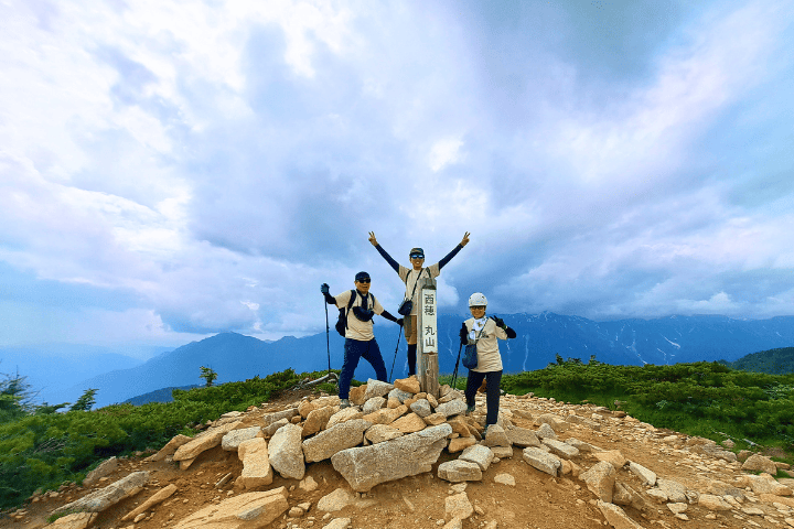 西穂丸山で記念撮影