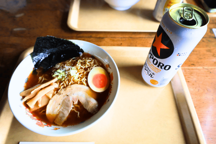 山荘のラーメンで乾杯