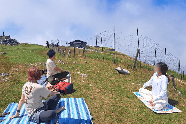 山頂でヨガタイム