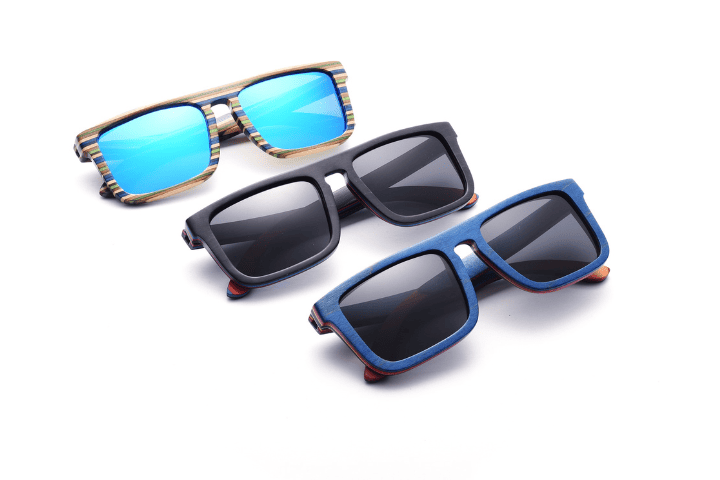 サングラスで紫外線から目を守る