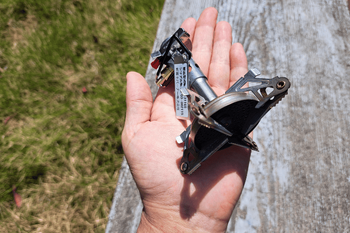 SOTOウインドマスターに4本ゴトク（フォーフレックス）を閉じた状態で装着したところ